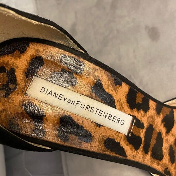 Diane Von furstenberg black suede heels, size 8,5 - Picture 7 of 10